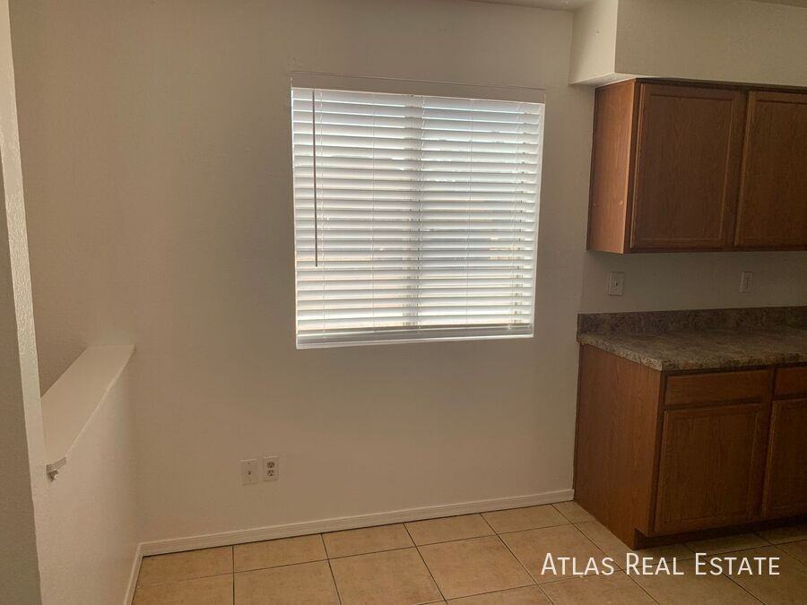 58 W Inglewood St #04 - Photo 3 of 15