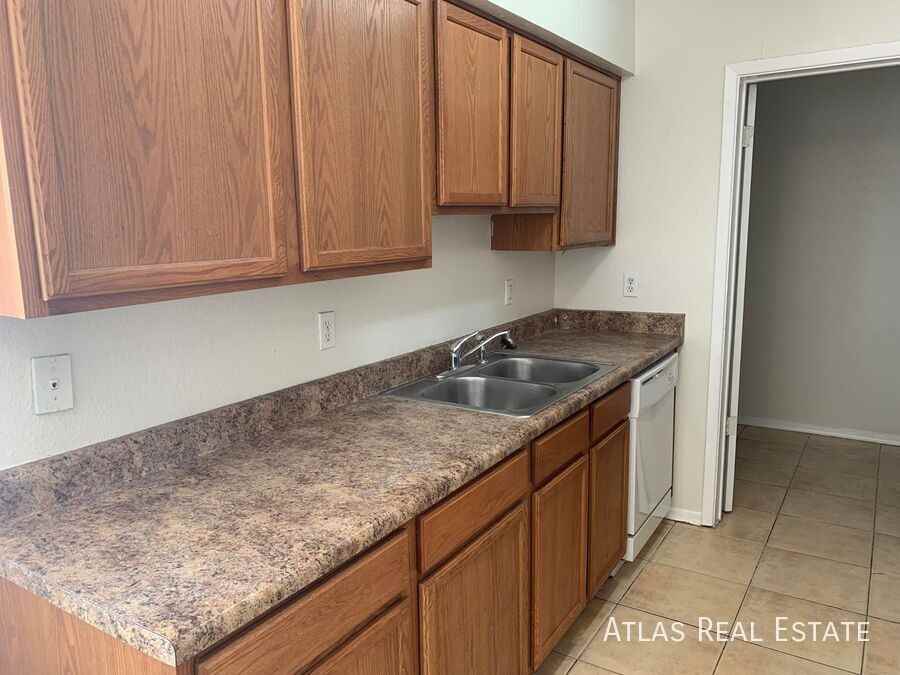 58 W Inglewood St #04 - Photo 4 of 15