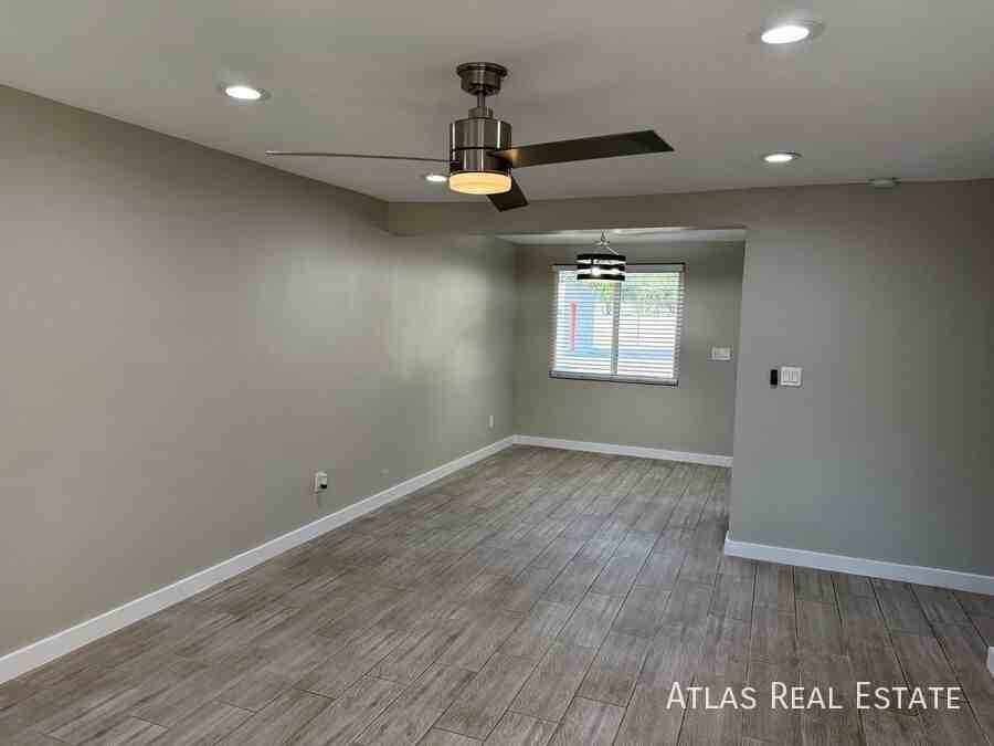 3412 West Orangewood Avenue - Photo 4 of 28