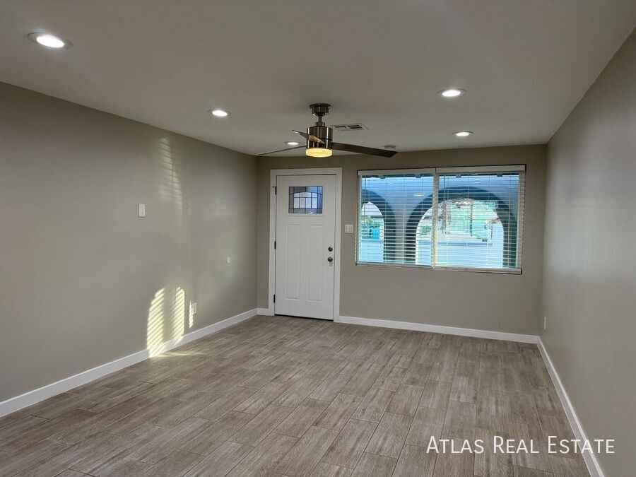 3412 West Orangewood Avenue - Photo 5 of 28