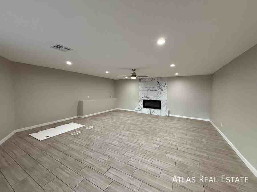 3412 West Orangewood Avenue - Photo 7 of 28