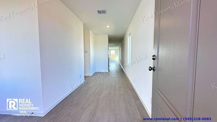 1729 Crossbill Street - Photo 4 of 28