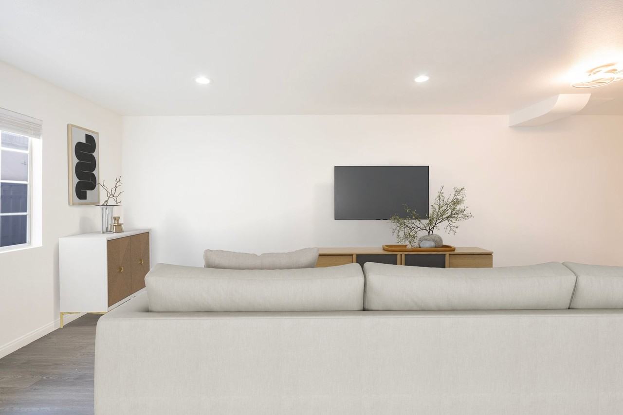 1817 Garfield Pl - Photo 2 of 6