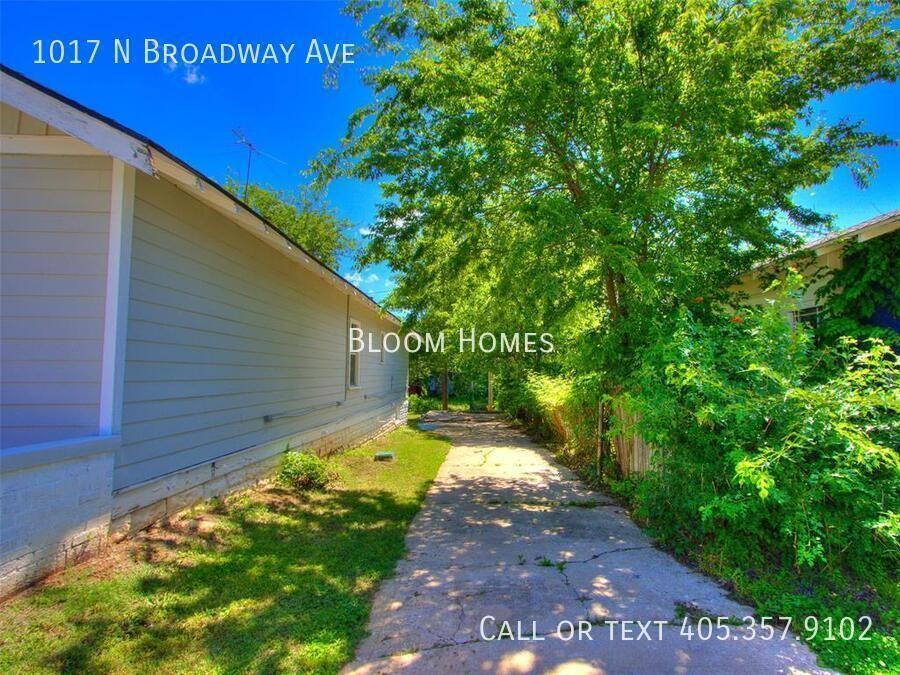 1017 N Broadway Ave - Photo 3 of 24