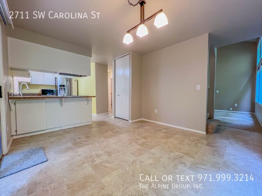 2711 Sw Carolina St - Photo 6 of 24