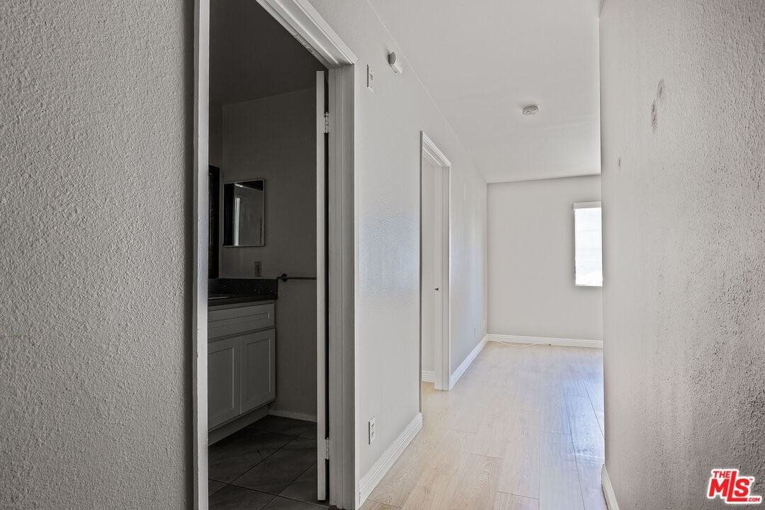 820 S St Andrews Pl #820-303 - Photo 5 of 11