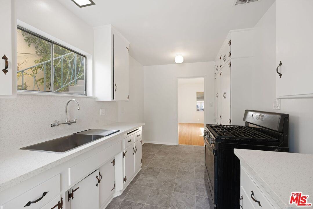 4268 Jackson Avenue #4268A - Photo 4 of 14