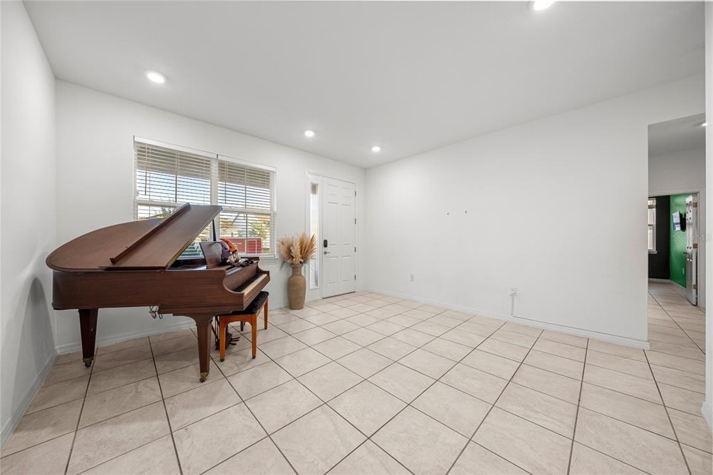 7664 Southwest 63rd Lane Road #7664 - Photo 4 of 27