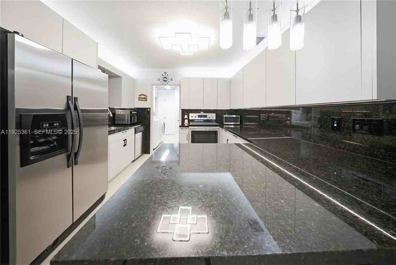 300 Ne 175th St #300 - Photo 2 of 50