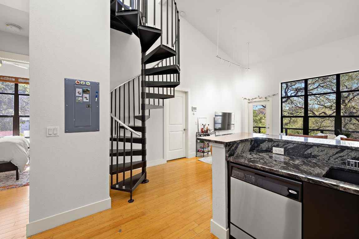 907 Duncan Ln #907-302 - Photo 3 of 24