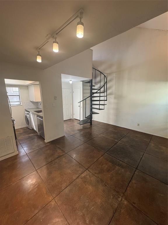 806 West Sycamore Street #806-1 - Photo 2 of 6