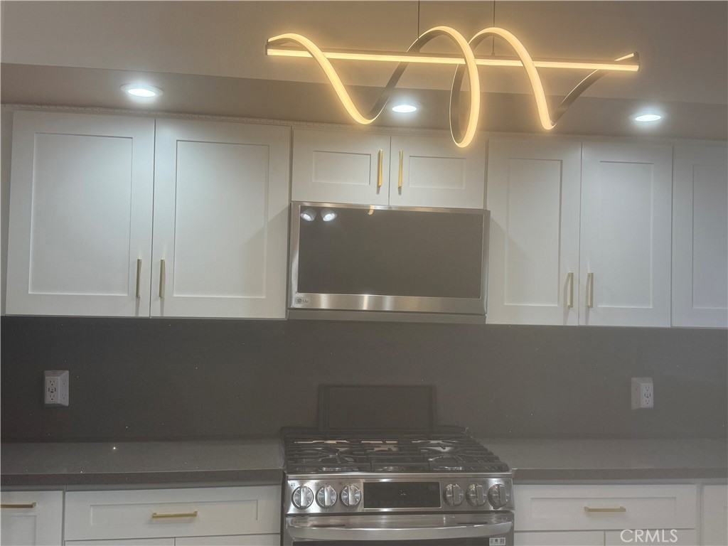 5727 Etiwanda Avenue #5727-3 - Photo 4 of 50