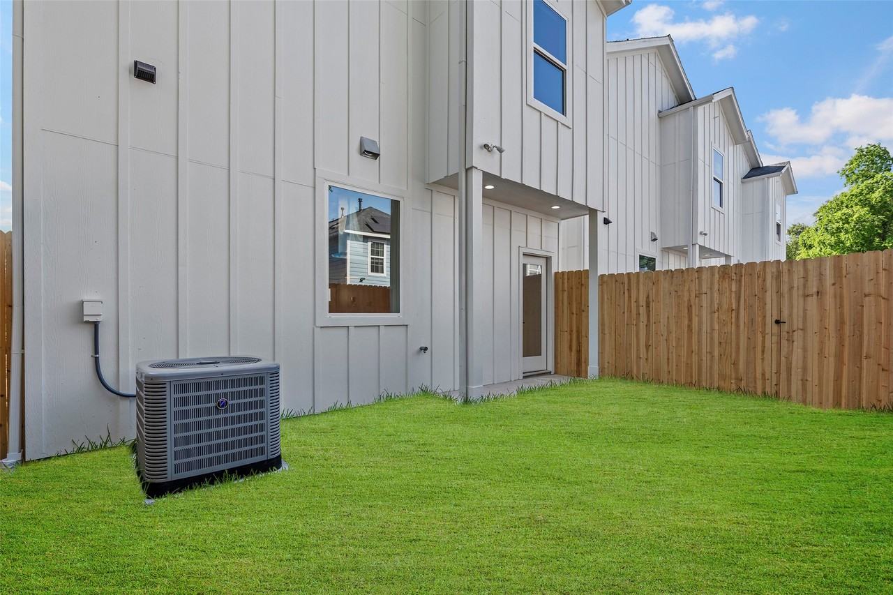 8421 Venus Street #8421B - Photo 6 of 24