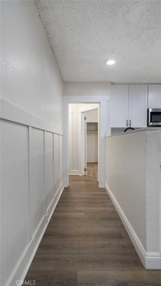 911 West 40th Place #911 - Photo 2 of 14