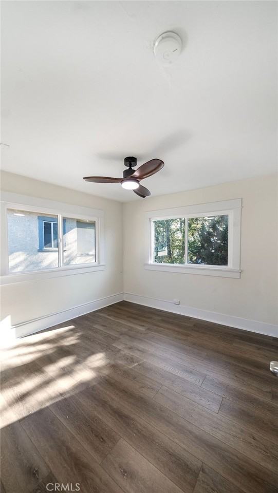 911 West 40th Place #911 - Photo 5 of 14