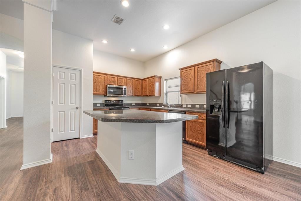 508 Maplewood Drive #508 - Photo 4 of 11