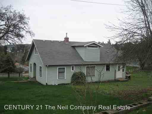 416 SE 3rd St - Photo 2 of 8