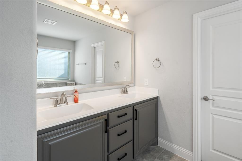 3604 Kimberly Court #3604 - Photo 4 of 40