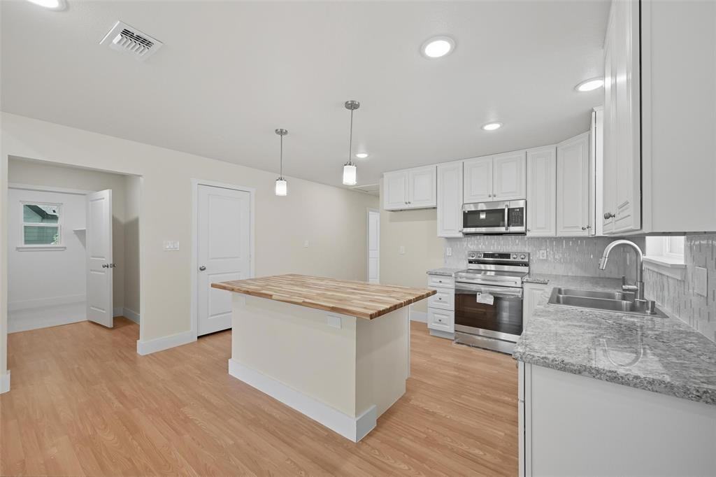 825 W Walker St #825 - Photo 3 of 21