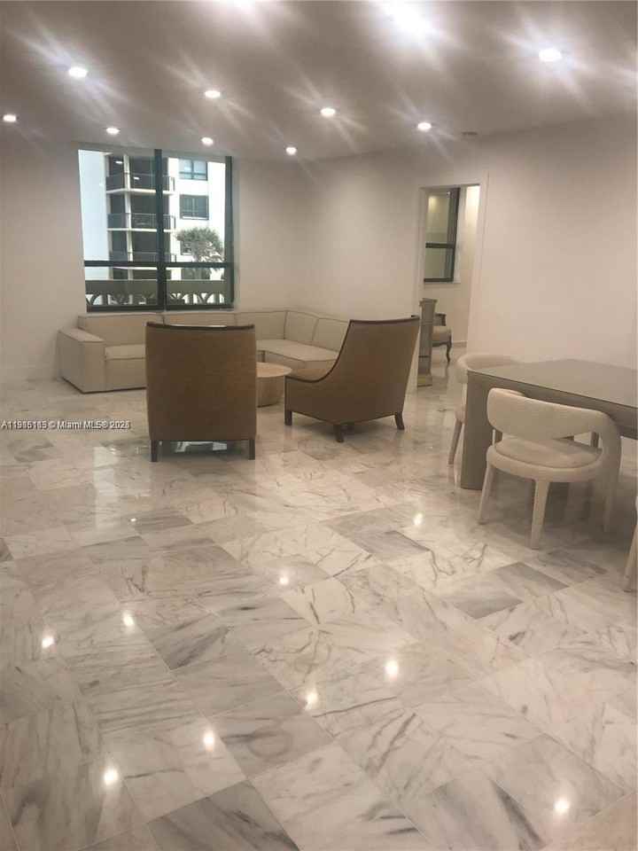 10185 Collins Ave #10185-516 - Photo 6 of 7