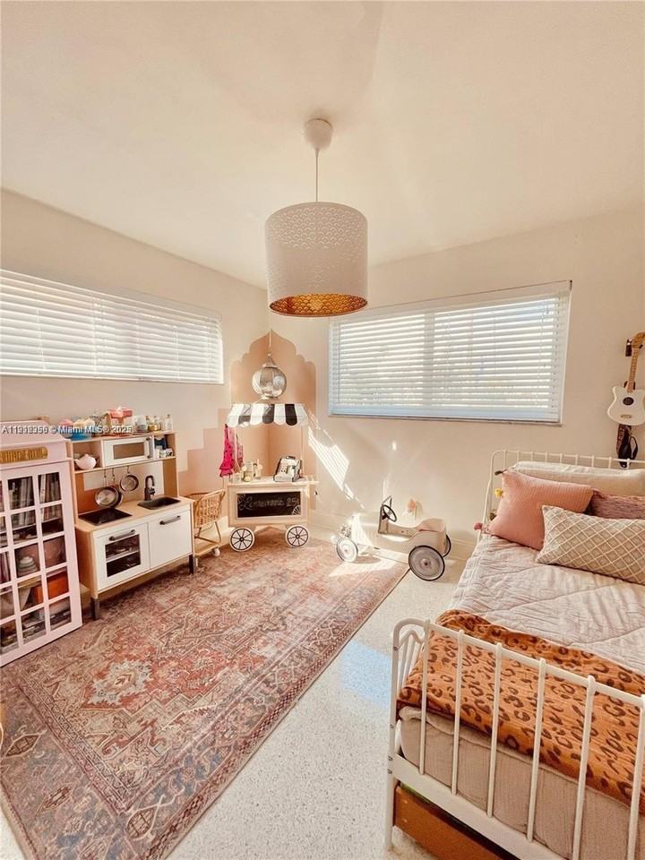 207 Southwest 12th Avenue