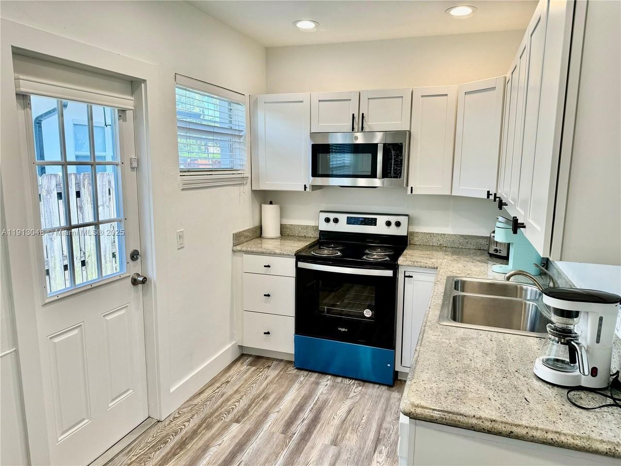 301 Ne 15th Ave #301-1 - Photo 5 of 12