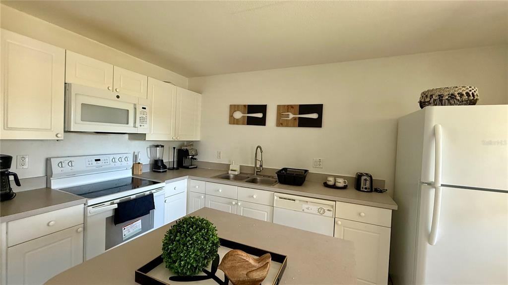 2710 Club Cortile Circle #2710 - Photo 5 of 15