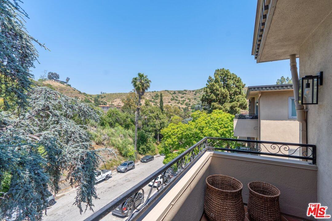 6720 Hillpark Dr #6720-302 - Photo 6 of 28