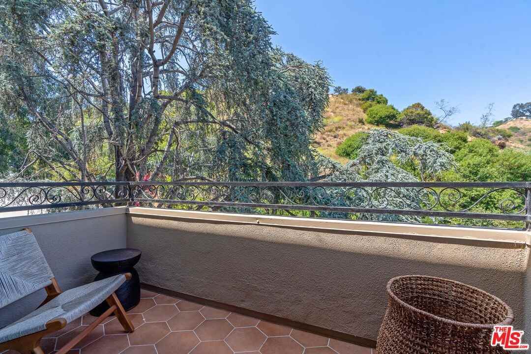 6720 Hillpark Dr #6720-302 - Photo 7 of 28