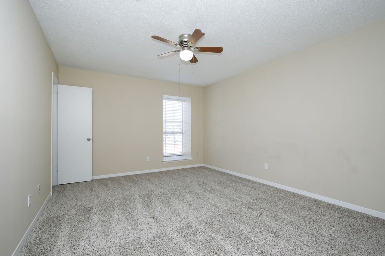 5429 10th St #5429 - Photo 3 of 41