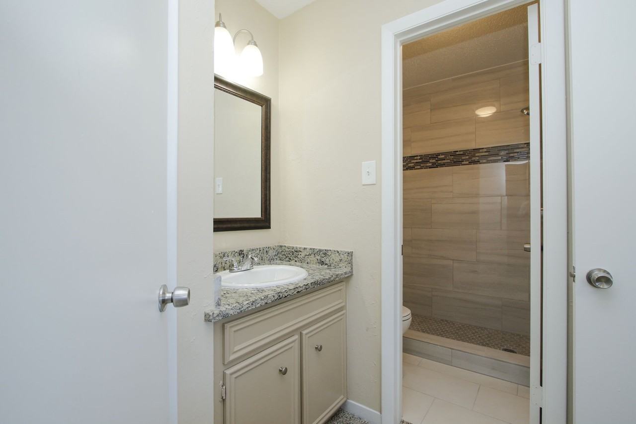 5429 10th St #5429 - Photo 4 of 41