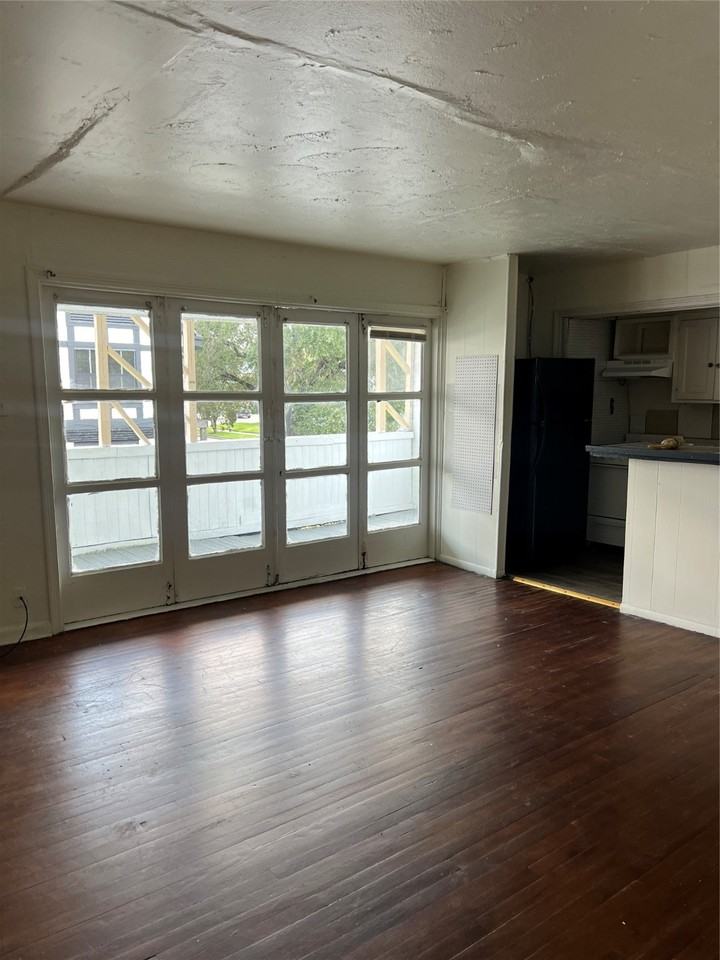 1905 Binz Street #1905-6 - Photo 4 of 6