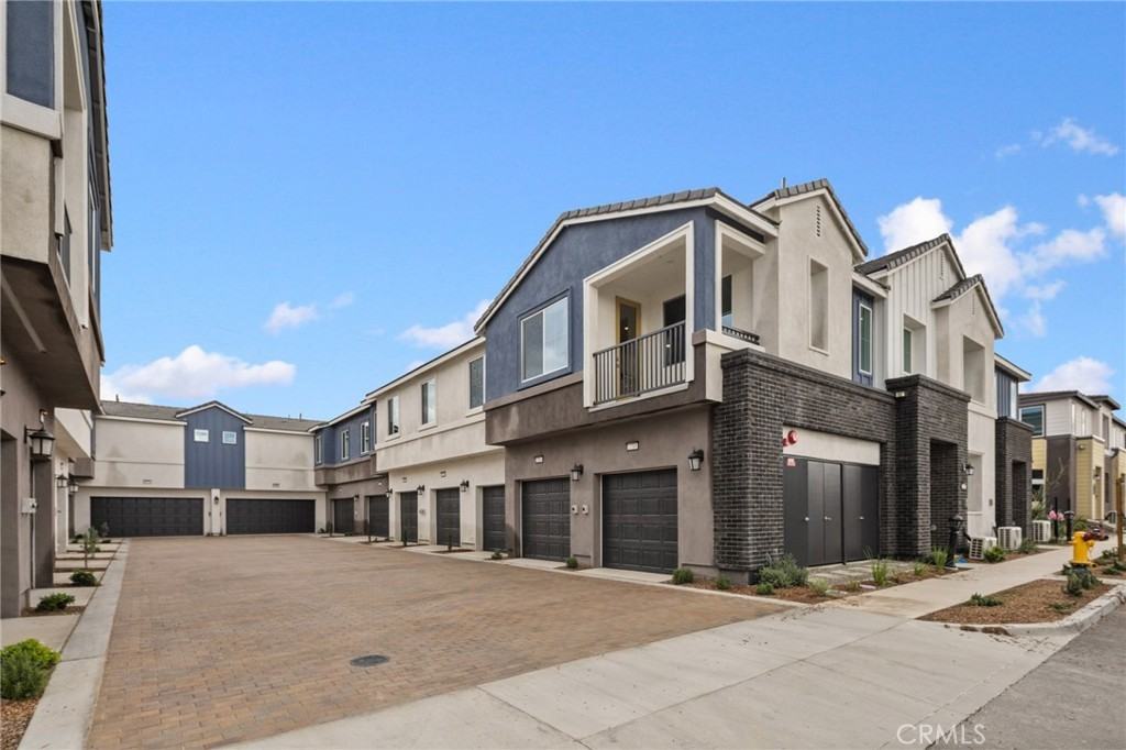 2753 Amberly Privado #2753 - Photo 2 of 30