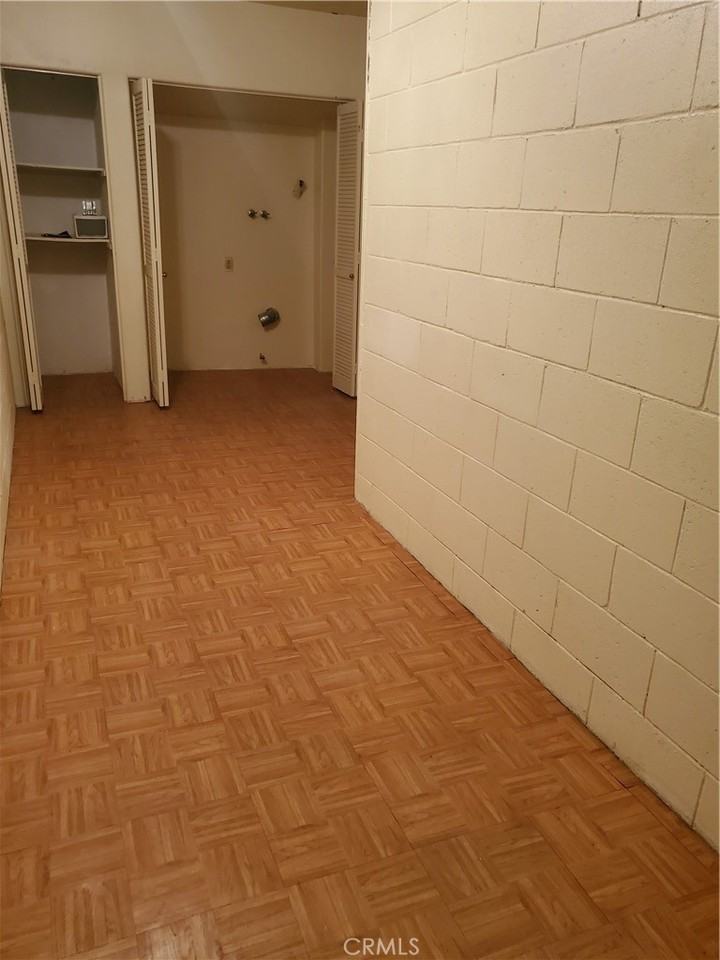 49 N Parkwood Ave #49-9 - Photo 3 of 20