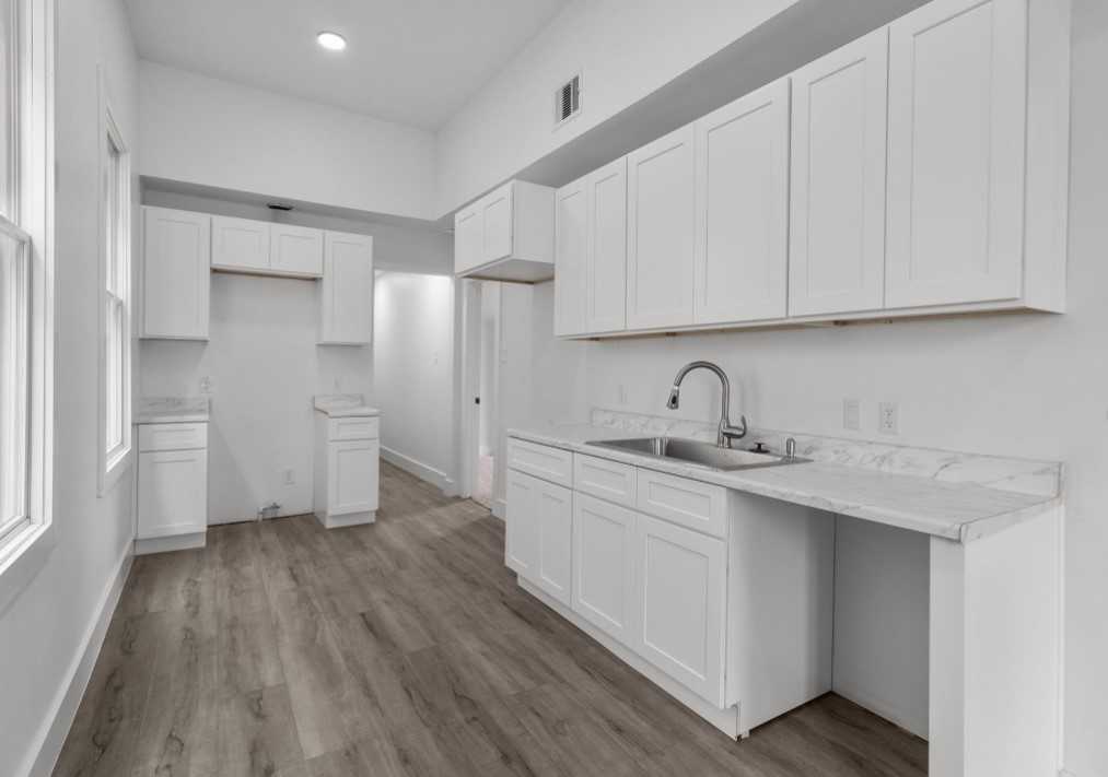 3312 Sealy Street - Avenue I #3312A - Photo 2 of 9