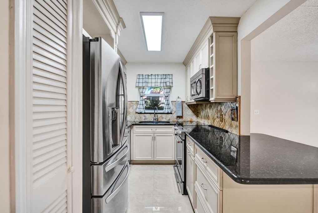 1050 Nw 13th St #1050193D - Photo 2 of 50