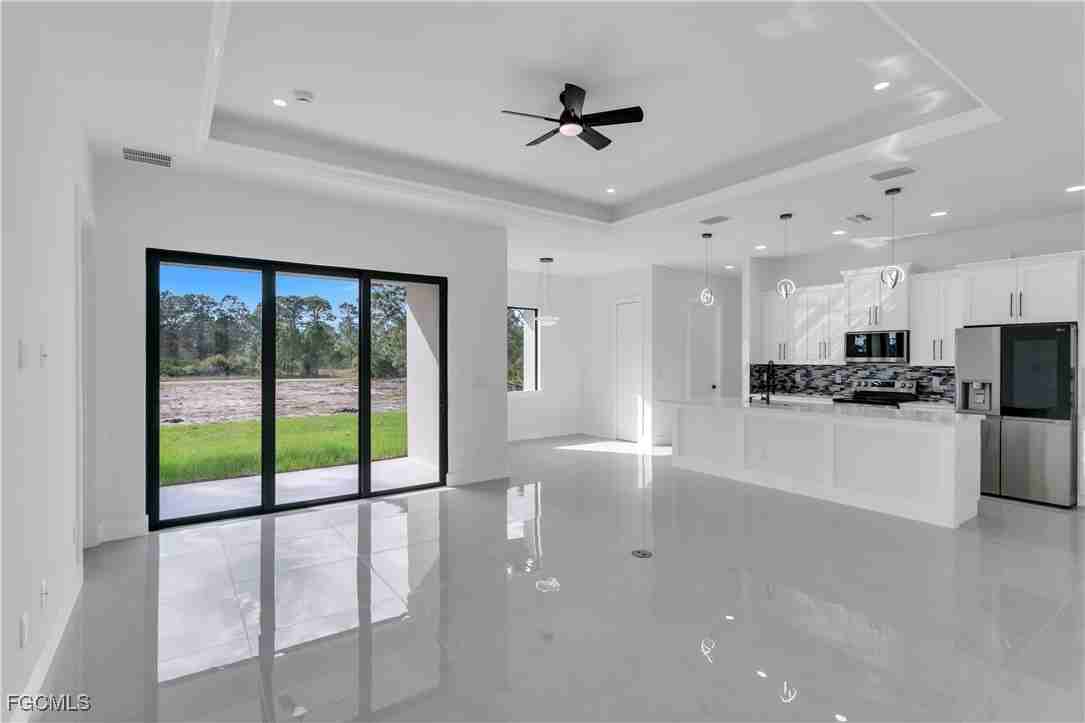 6005 Queen Ave N #6005 - Photo 2 of 26