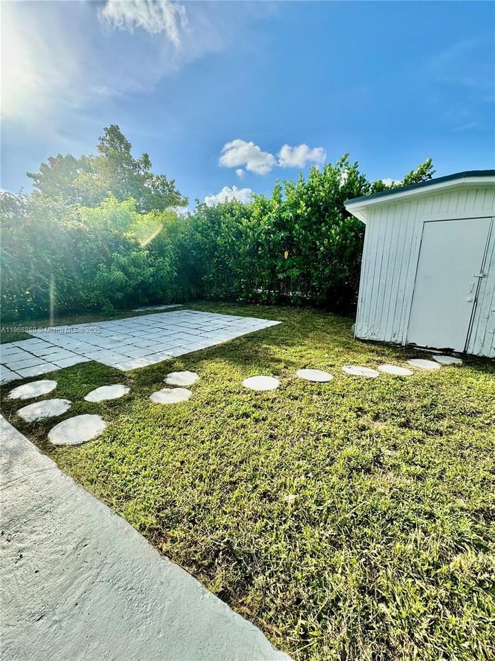 8335 Southwest 10th Terrace #8335 - Photo 2 of 10