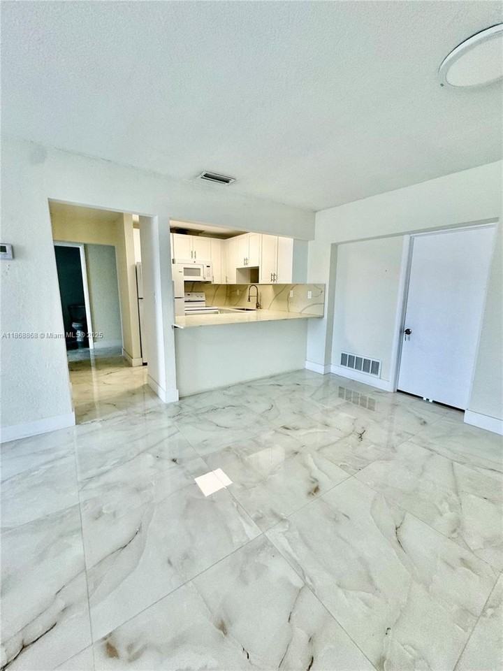 8335 Southwest 10th Terrace #8335 - Photo 3 of 10