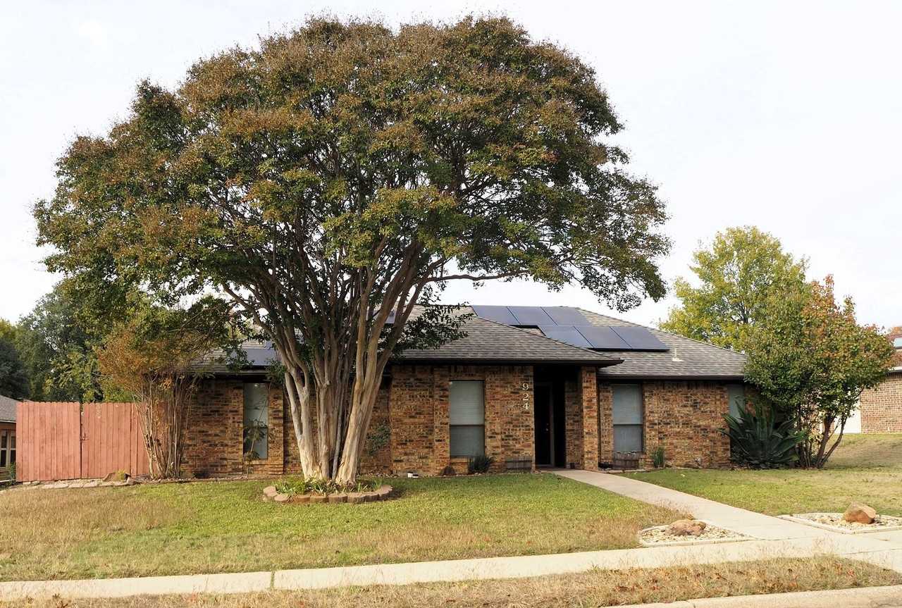 924 Summer Trail - Photo 2 of 25