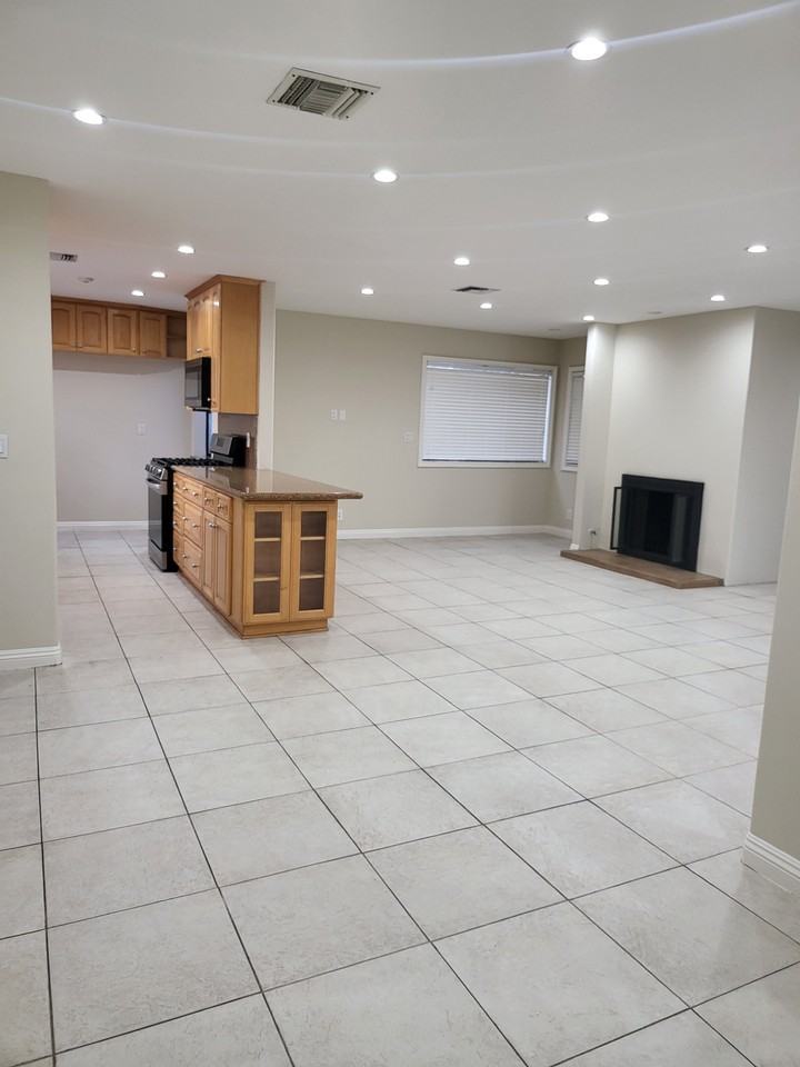 17544 Blythe Street - Photo 7 of 22