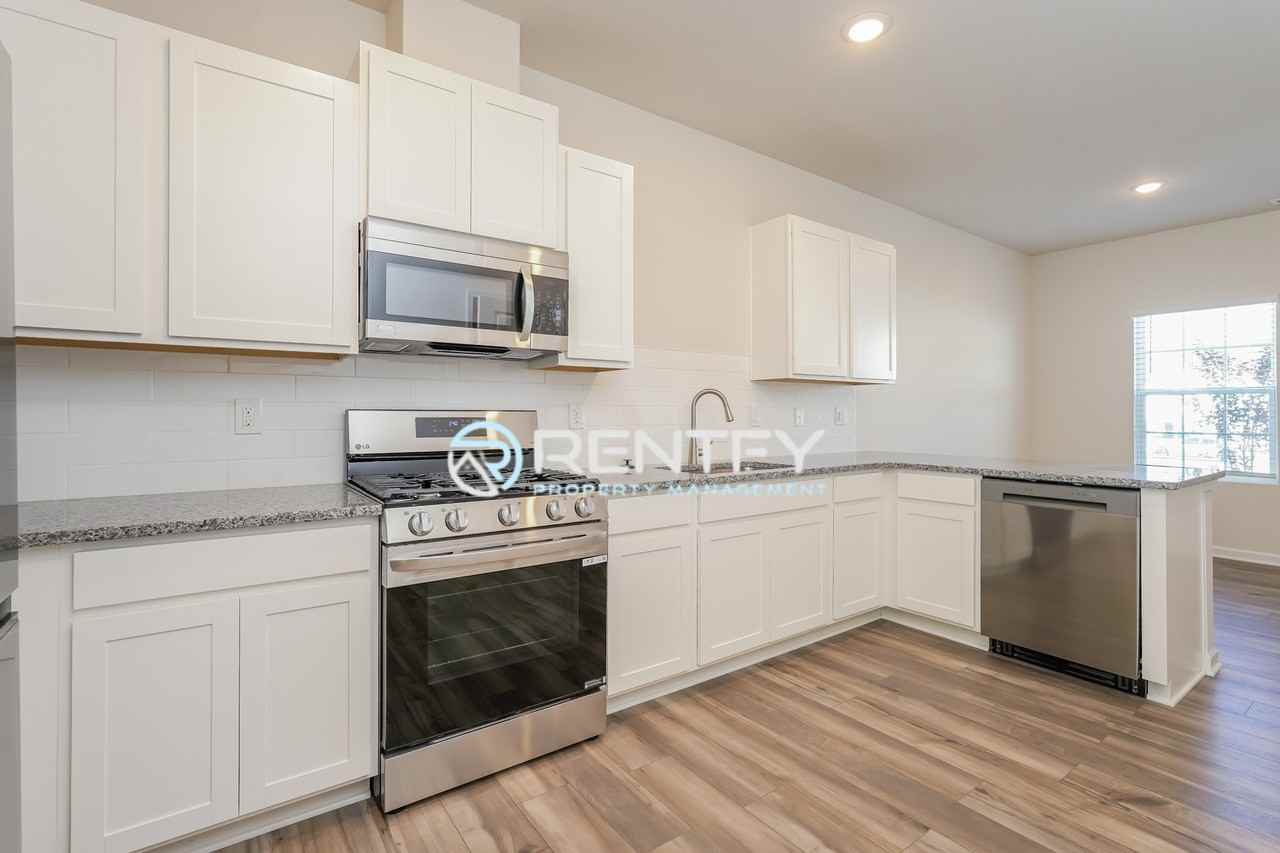 1949 Autumn Mist Dr - Photo 3 of 16