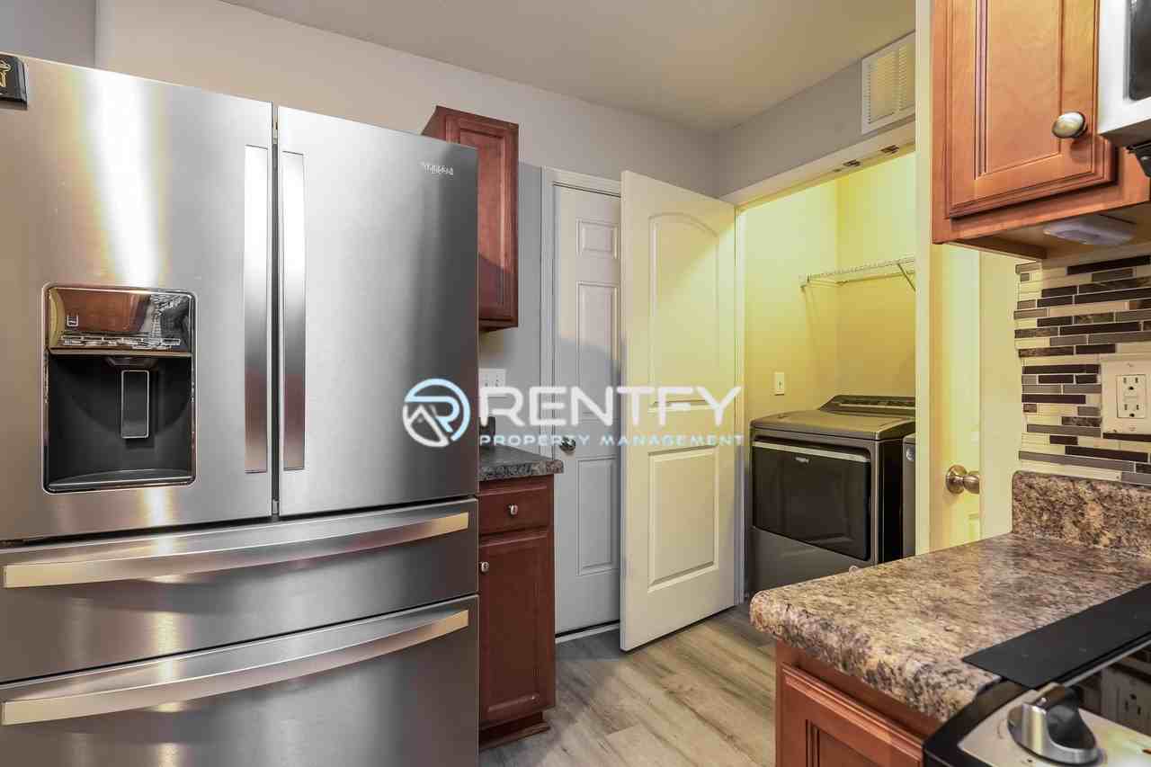 5191 Liberty Hall Cir - Photo 7 of 20