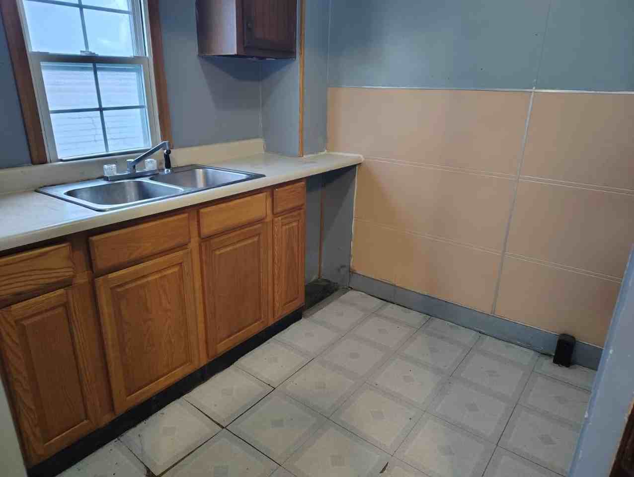 1717 N C St - Photo 5 of 7