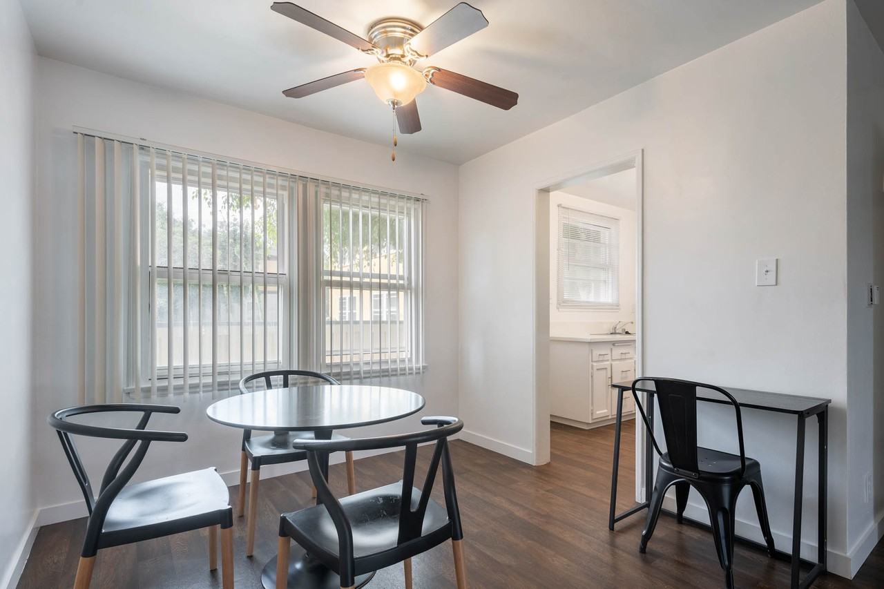 Vintage - Photo 6 of 13