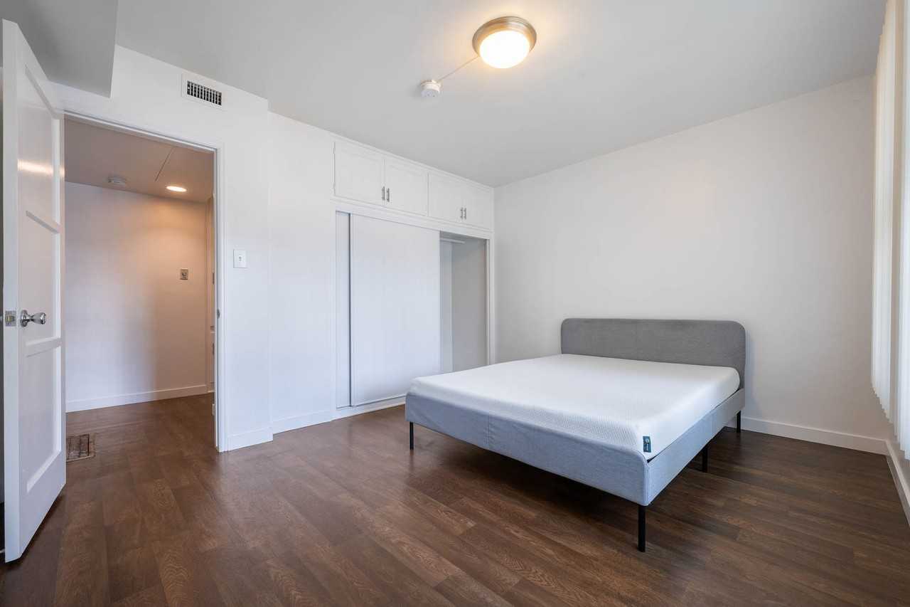 Vintage - Photo 7 of 13