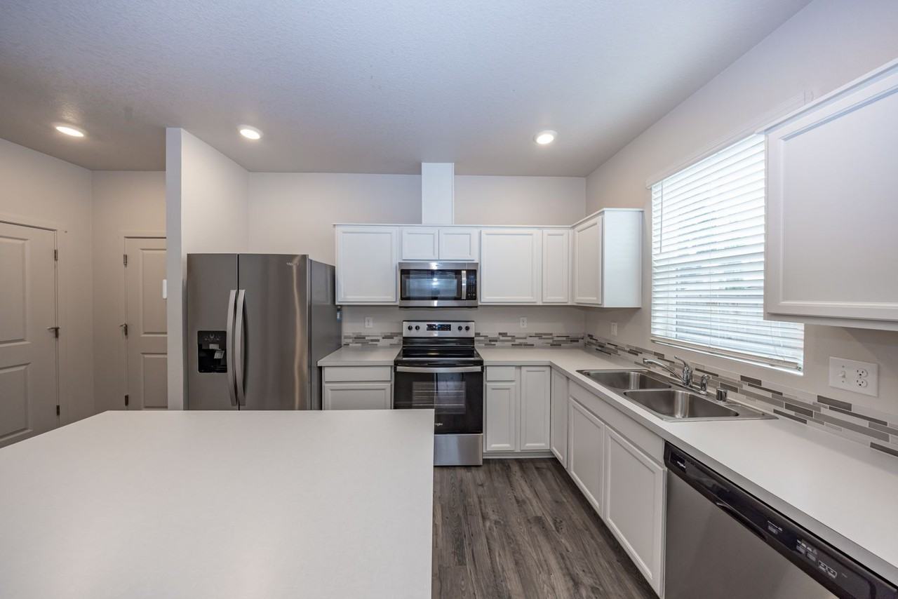 503 Ne 71st St - Photo 3 of 16