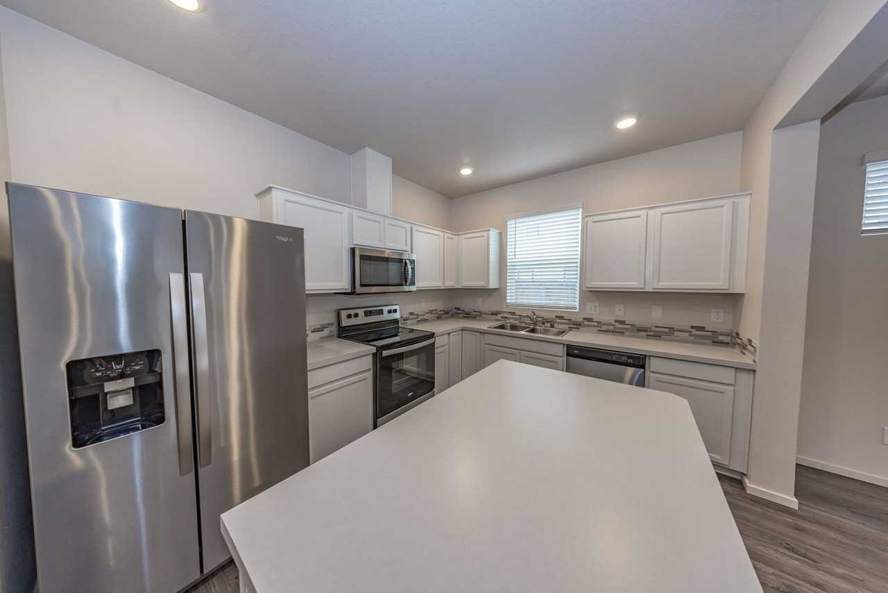 503 Ne 71st St - Photo 5 of 16