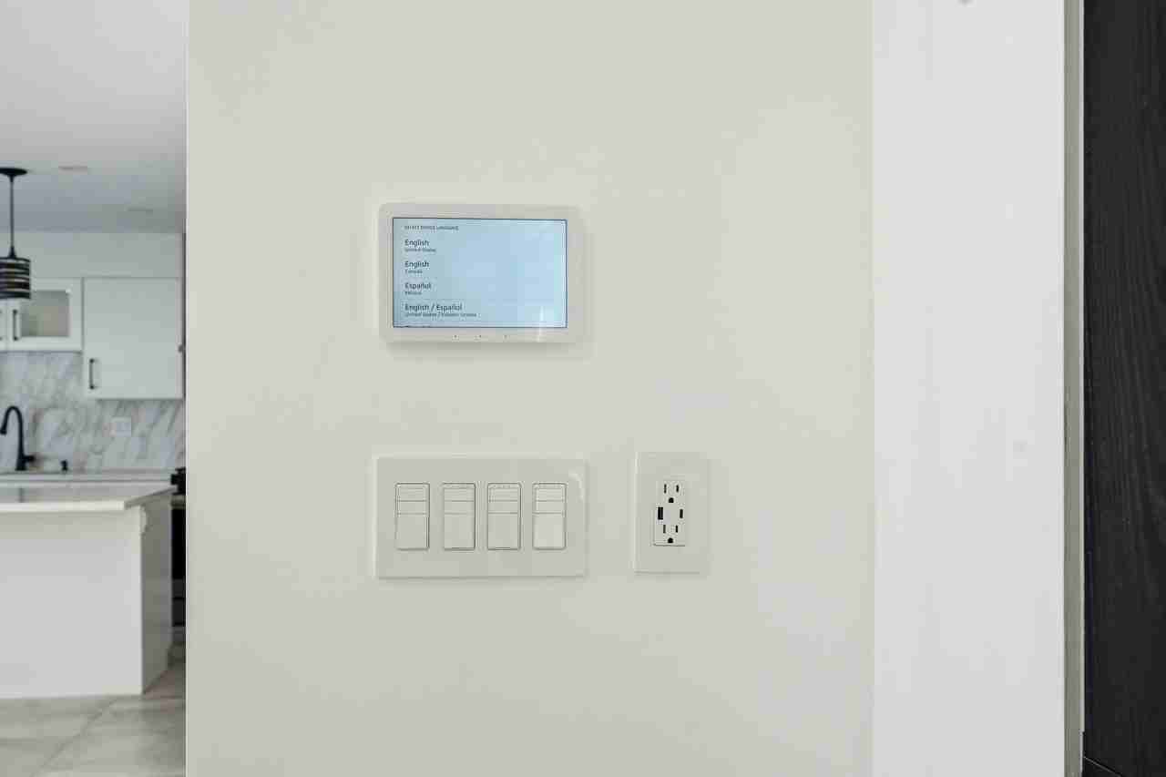 22255 Wyandotte St - Photo 7 of 36