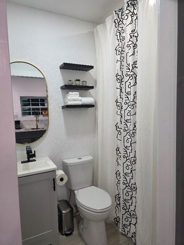 804 Royal Palm Drive - Photo 2 of 10